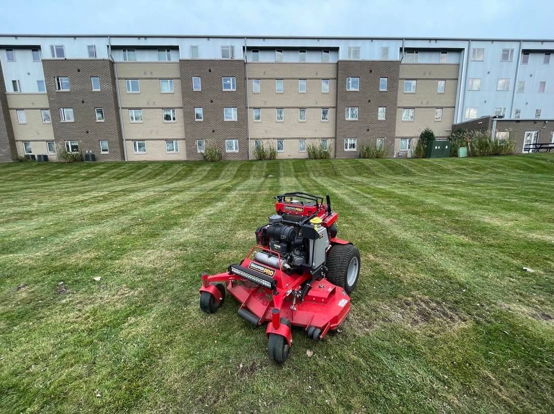Commercial & Residential Lawn Mowing